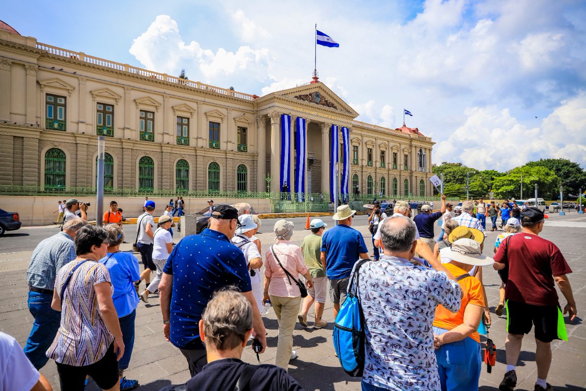 mas-de-230-mil-turistas-visitan-a-el-salvador-para-fin-de-ano